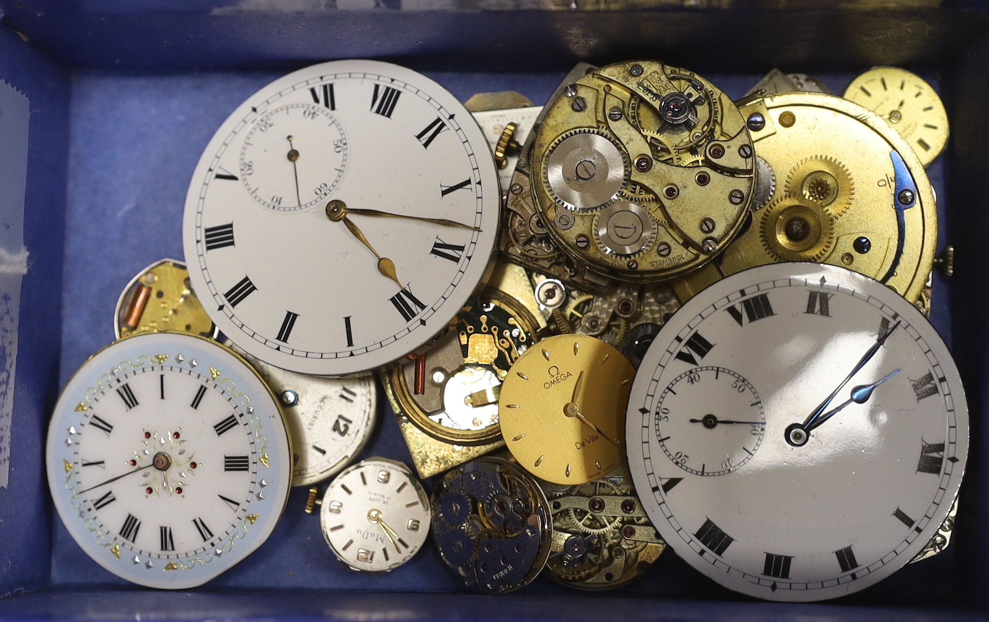 A small quantity of assorted wrist wand pocket watch movements.